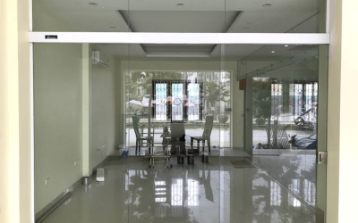 CỬA LÙA BÁN TỰ ĐỘNG LÀ GÌ ?